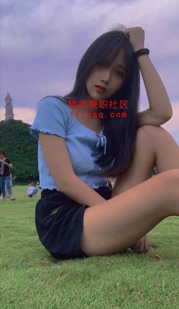 甜美大长腿气质小妹妹