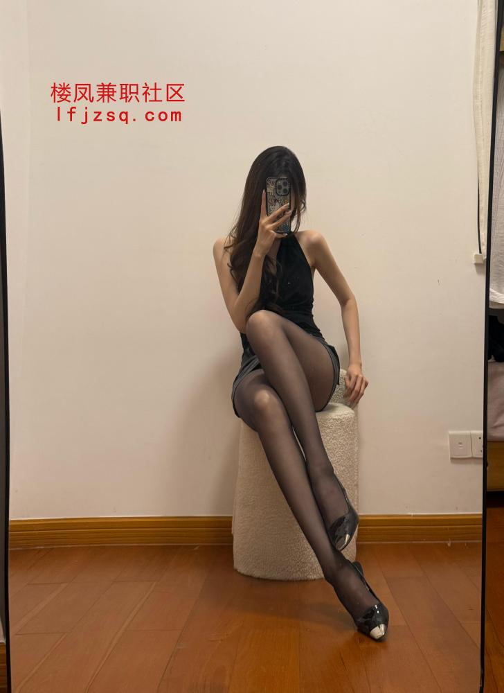 成都公寓里兼职的情趣制服妹妹