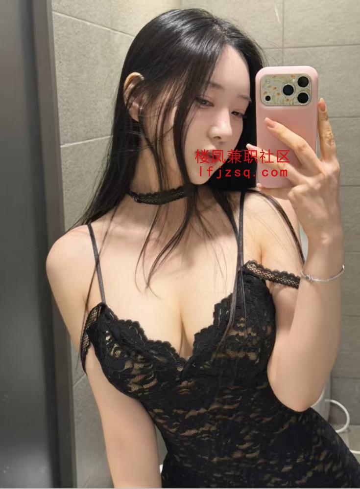 胸大粉嫩颜值小姐姐