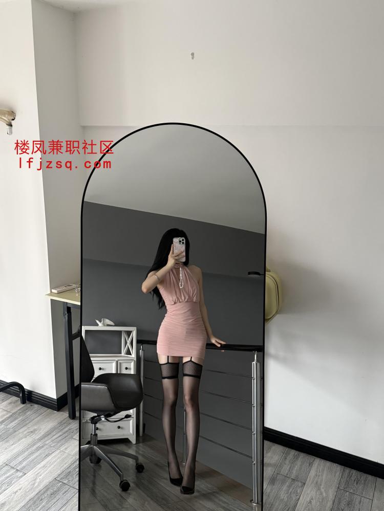 榆林黑丝制服诱惑嫩妹