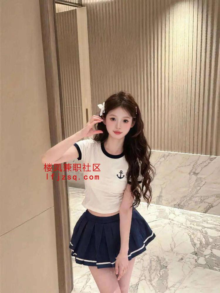 制服小骚货