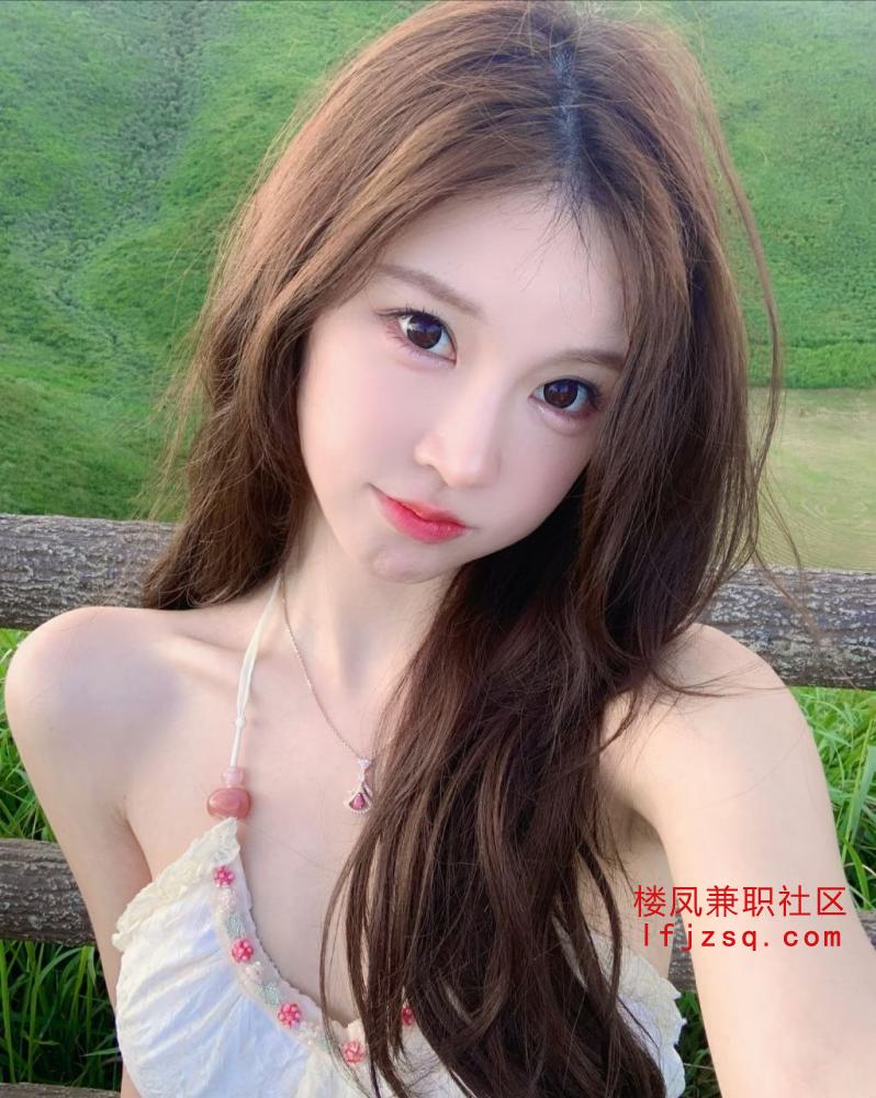 年轻极品嫩妹可舌吻，可甜可御