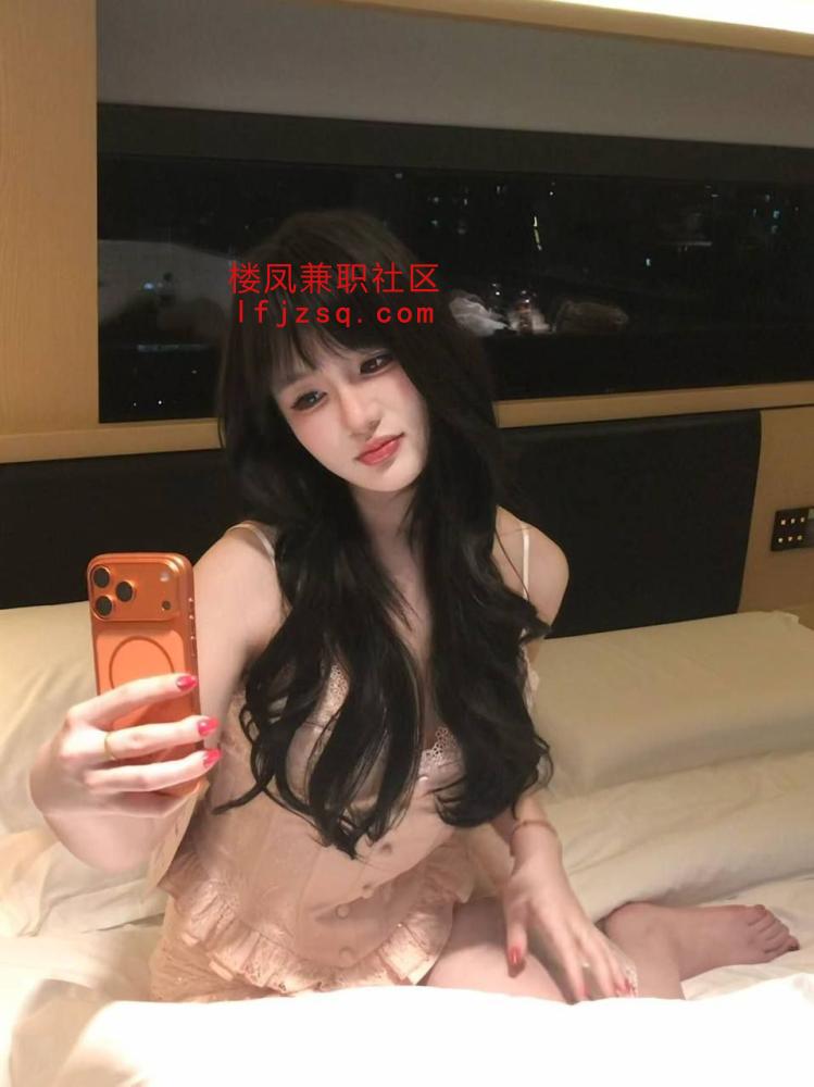 金华童颜巨乳嫩妹