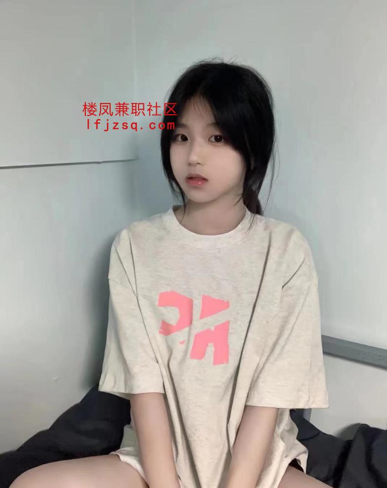 邻家清纯甜美女孩刚下海不久必须分享