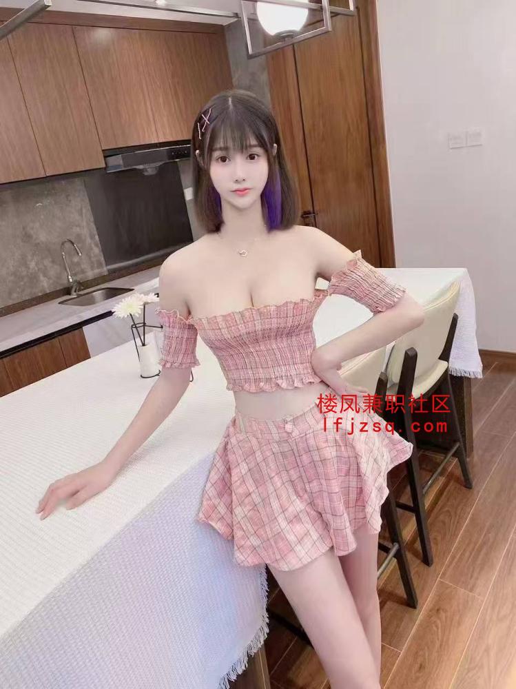 长腿骚妇胸大B粉嫩多汁