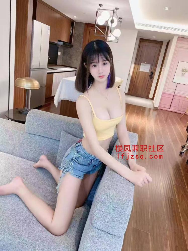 长腿骚妇胸大B粉嫩多汁