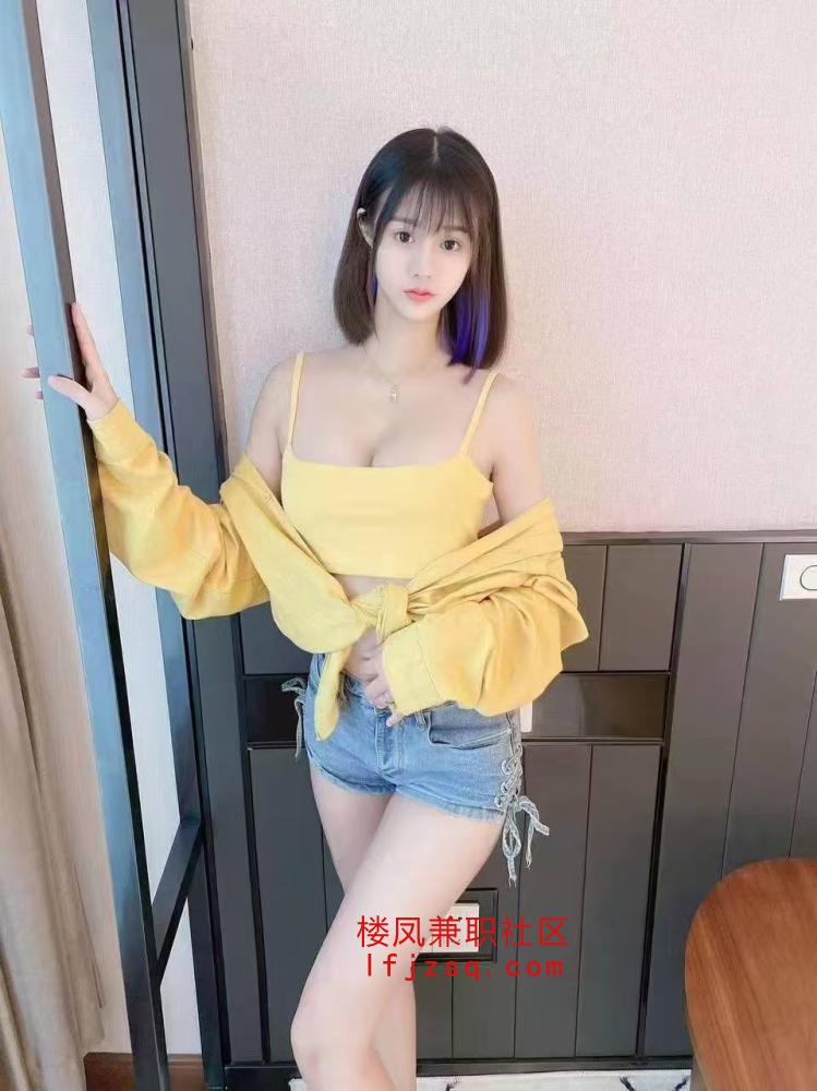 长腿骚妇胸大B粉嫩多汁