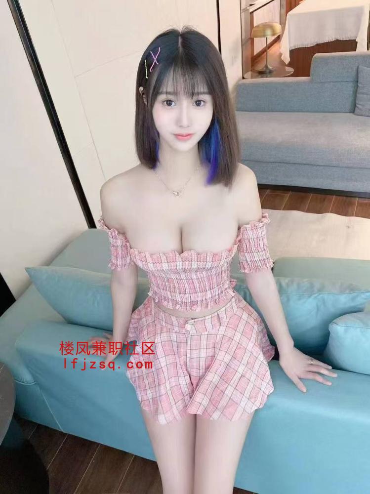 长腿骚妇胸大B粉嫩多汁