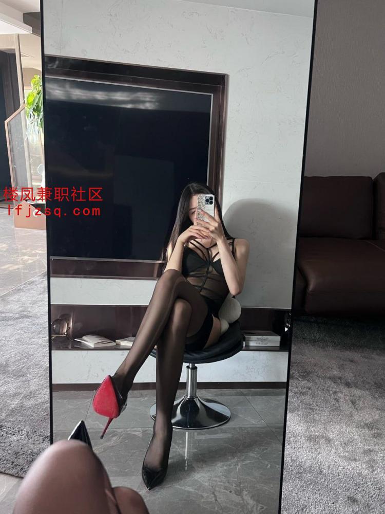 福州美臀黑丝水嫩紧致骚女（个人兼职）