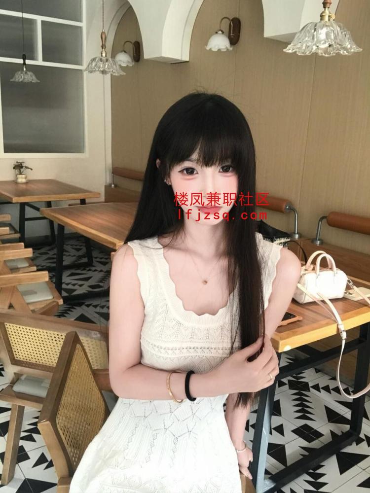 西安打卡胸大身材好，气质美女