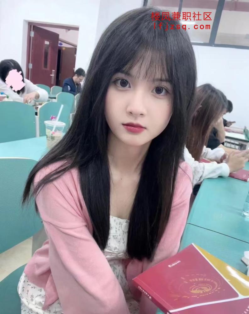 甜美气质大学生校花级别刚下海真的紧值得尝试