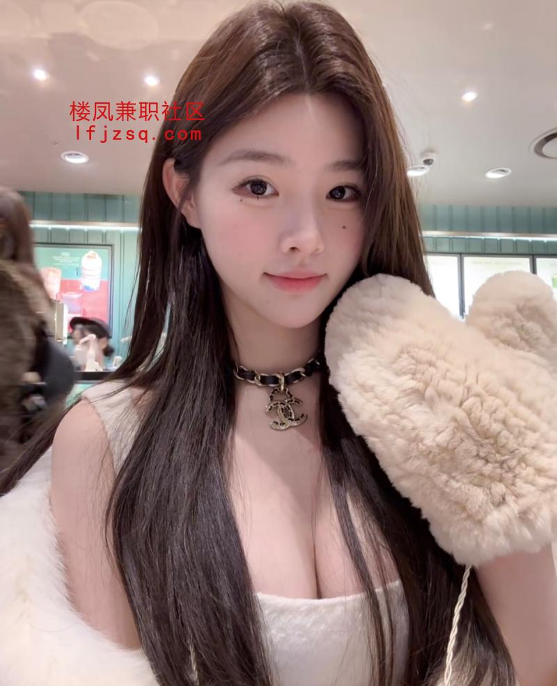 大连清纯大奶学生妹 皮肤水嫩蜜桃臀 可调教