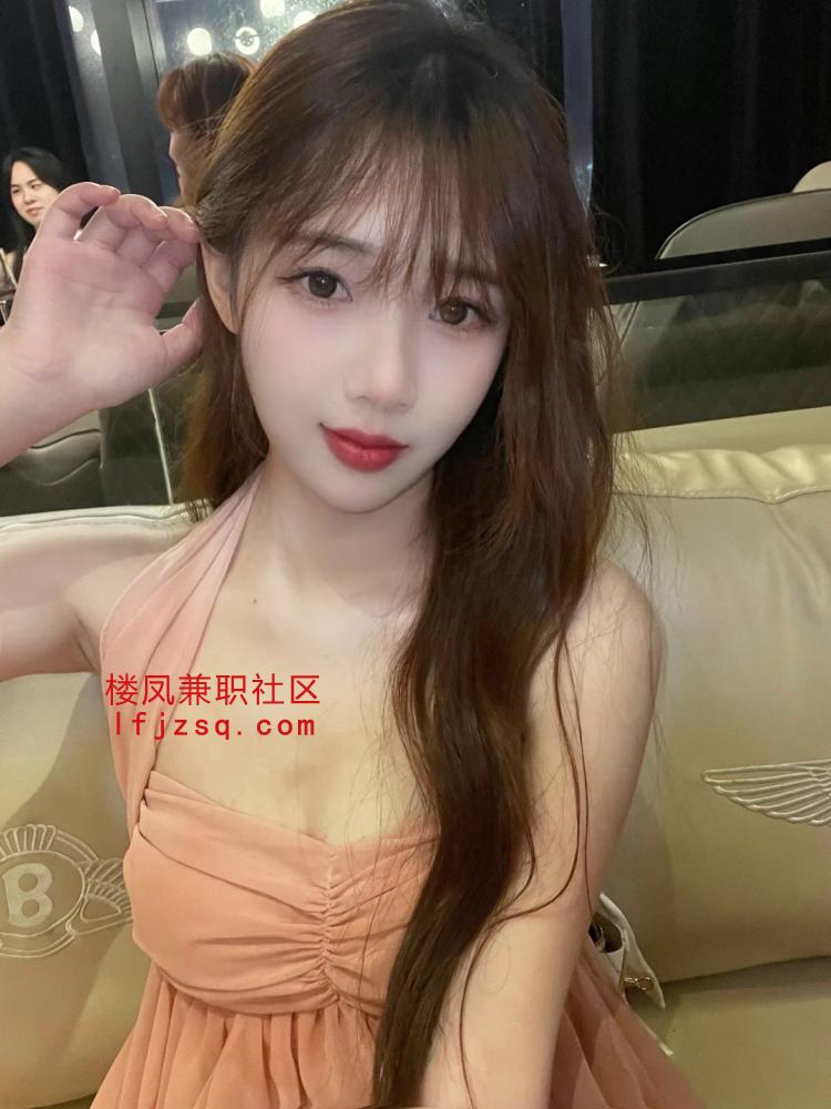 清纯甜美学妹兼职