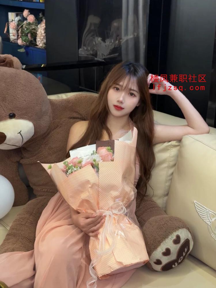 清纯甜美学妹兼职