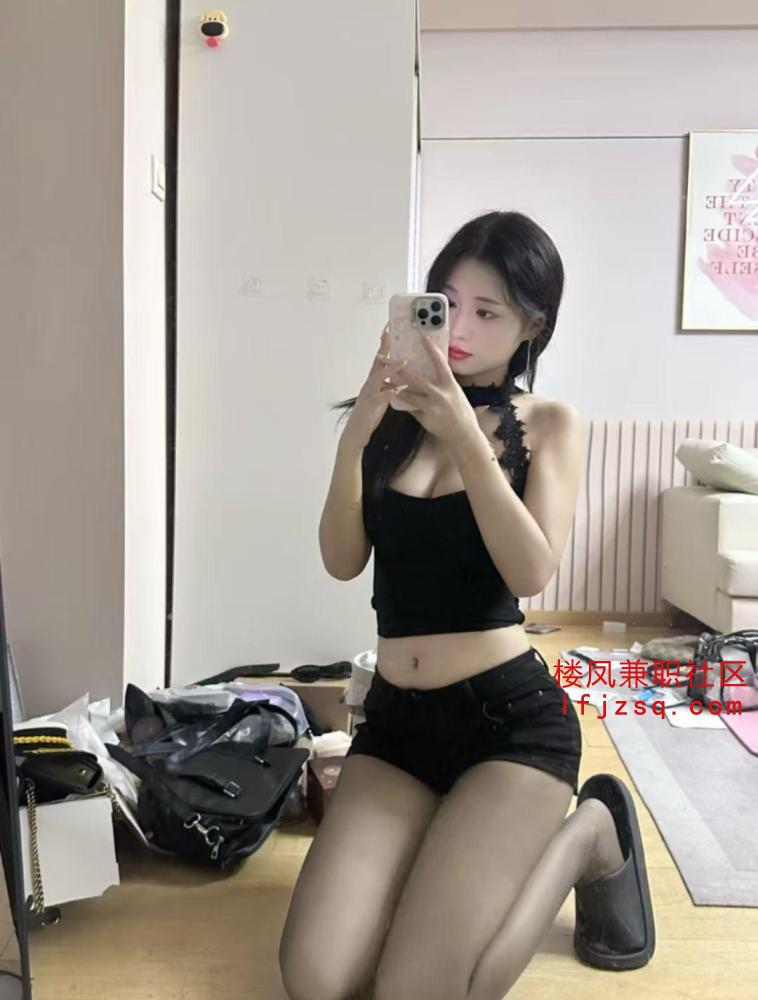 新学期刚出来兼职的院校妹妹粉嫩多汁