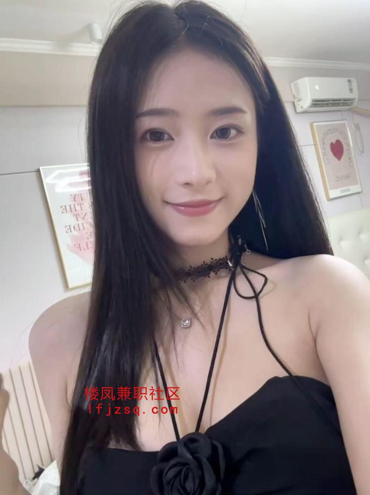 新学期刚出来兼职的院校妹妹粉嫩多汁