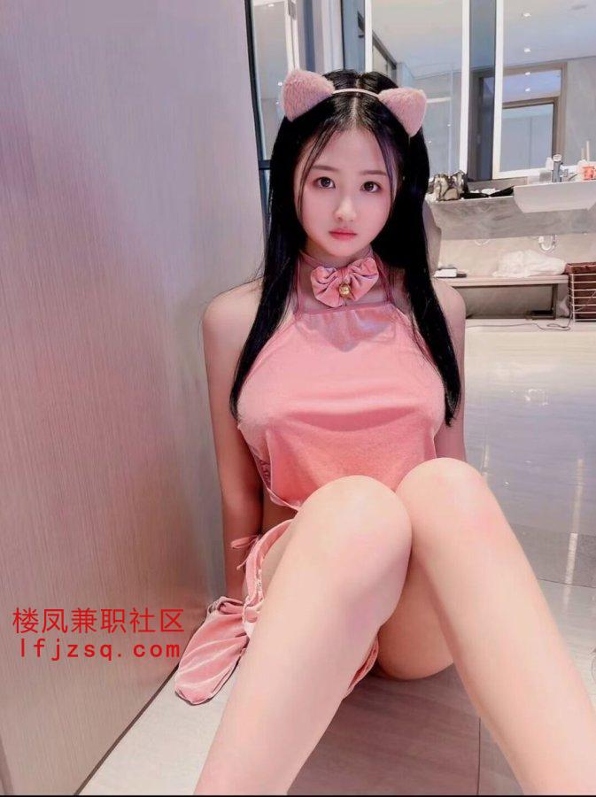 性感大长腿蜜桃臀的小姐姐
