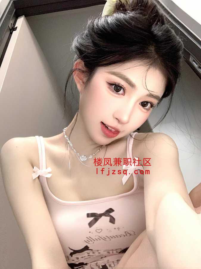 乳头粉嫩一摸就出水的妹妹