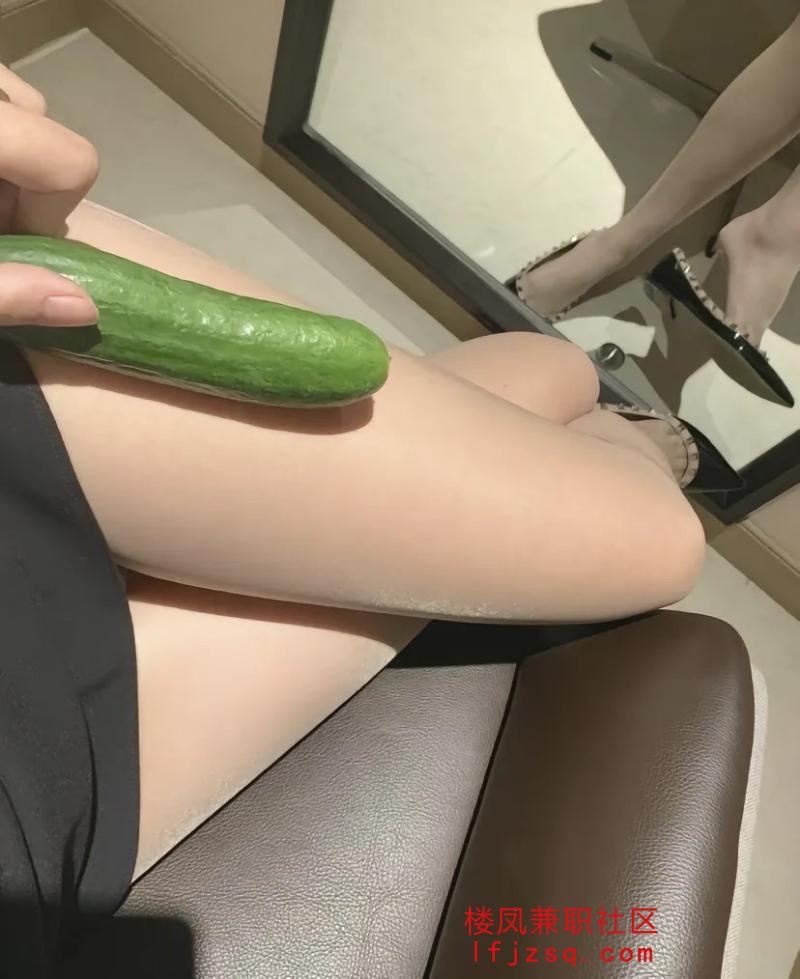 廊坊嫩妹三点粉嫩一碰就湿