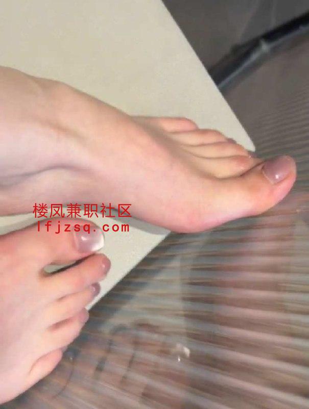 兰州长腿白皙妹妹 顶级足交技巧高超