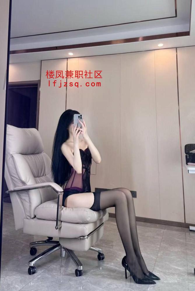 济南市极品丰满御姐前凸后翘清纯嫩逼