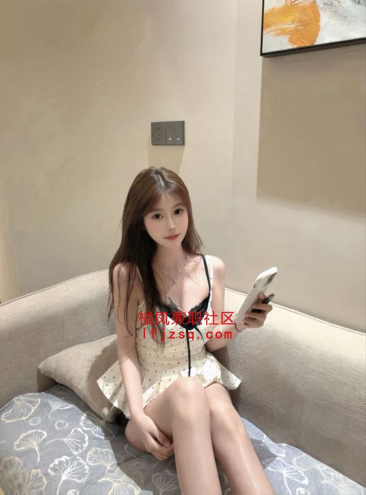 潍坊大胸少女身材好学生