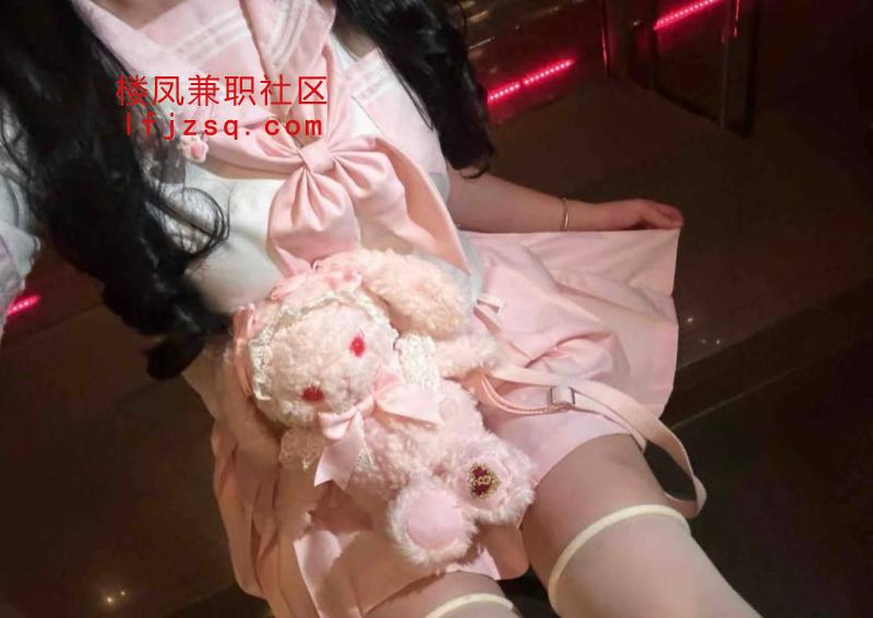 连云港前凸后翘姐姐足交