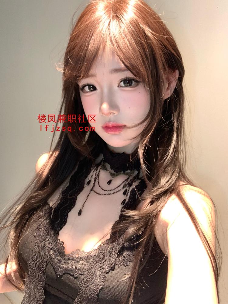 妹子下面特紧，淫水还很多