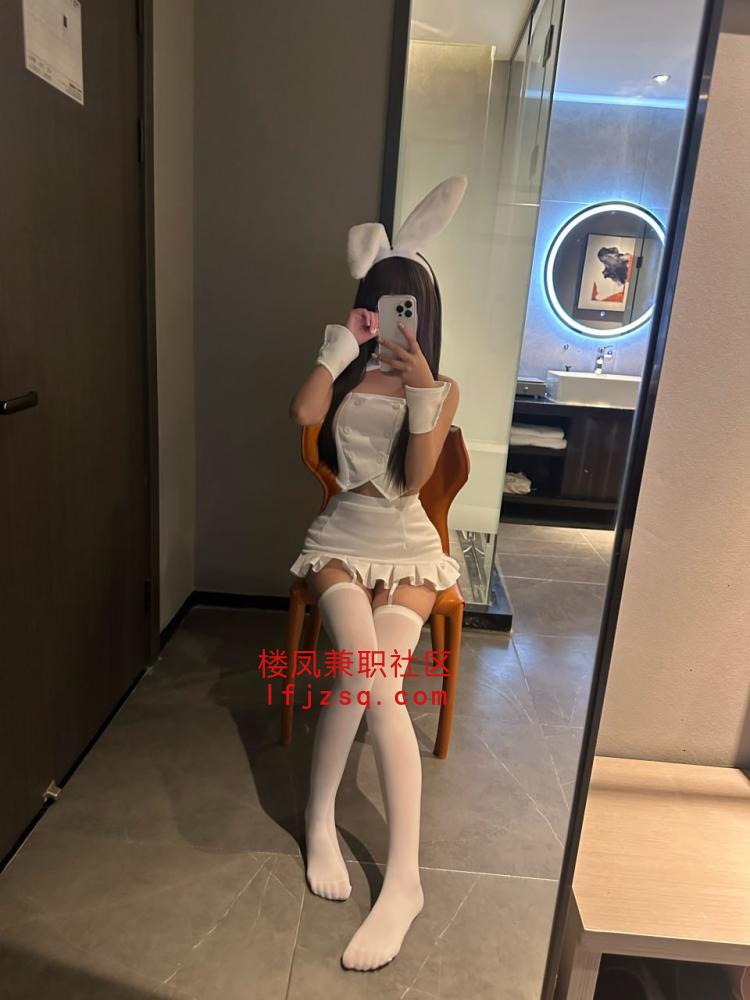 青岛20岁妹妹 极品一线天好舔无异味