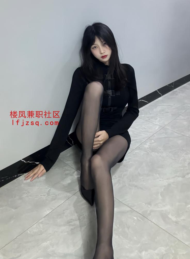 黑丝情趣高跟鞋小妹妹