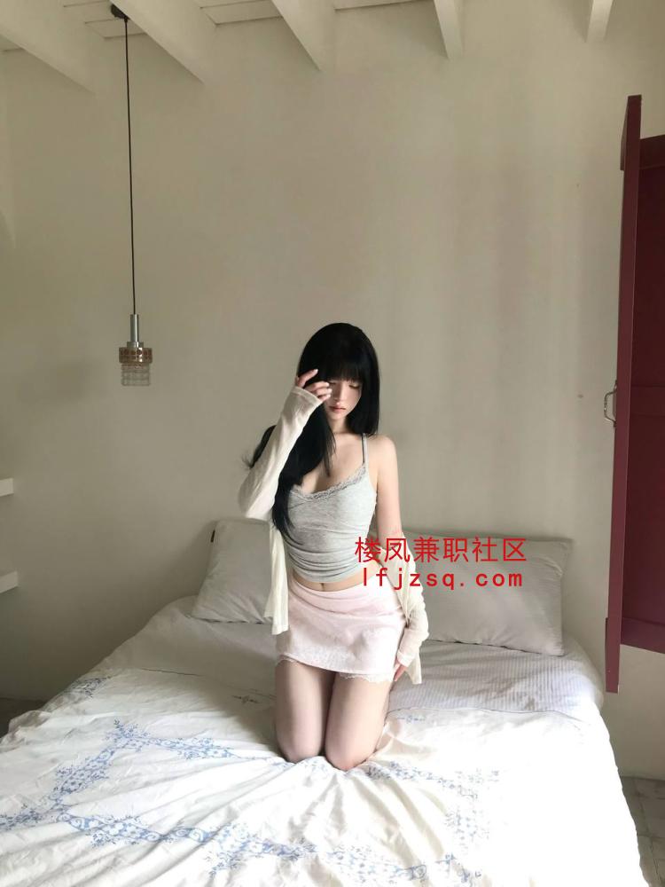丹东制服黑丝嫩妹