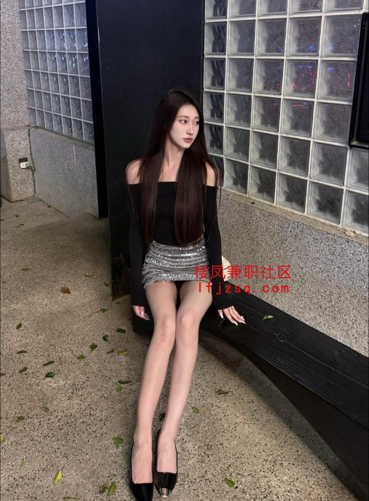 御姐型女模高挑身材前凸后翘