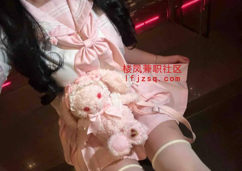 成都甜美白嫩小姐姐足交