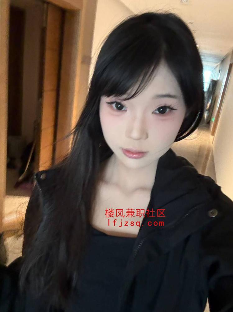 成都甜美白嫩小姐姐足交