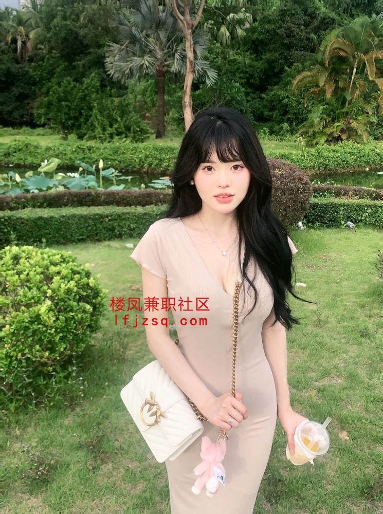 性感尤物人间水龙头