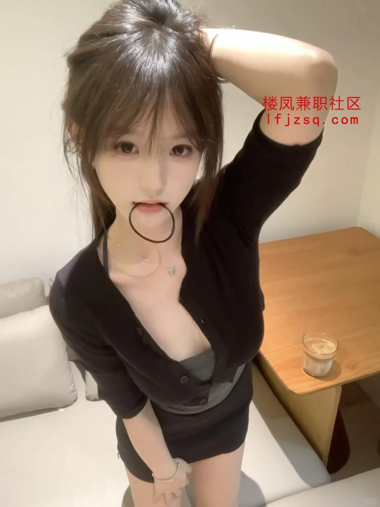 海口19岁兼职萌骚妹蜜桃臀口活好穴紧水多输出爽爽