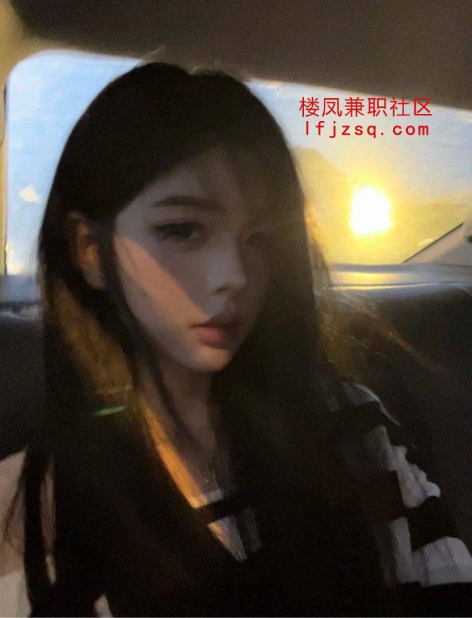 妖娆性感大胸少妇一线天B很粉嫩