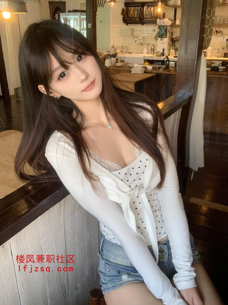 甜妹小骚货水多逼紧