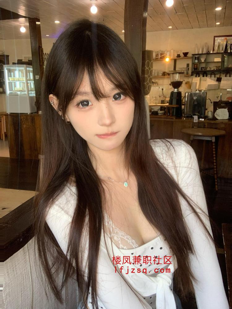 甜妹小骚货水多逼紧