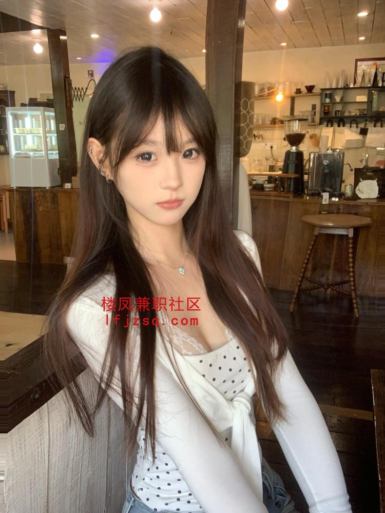 甜妹小骚货水多逼紧