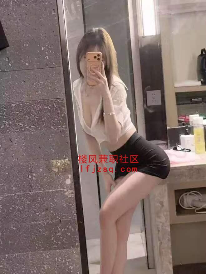 水润紧致蜜桃臀妹妹