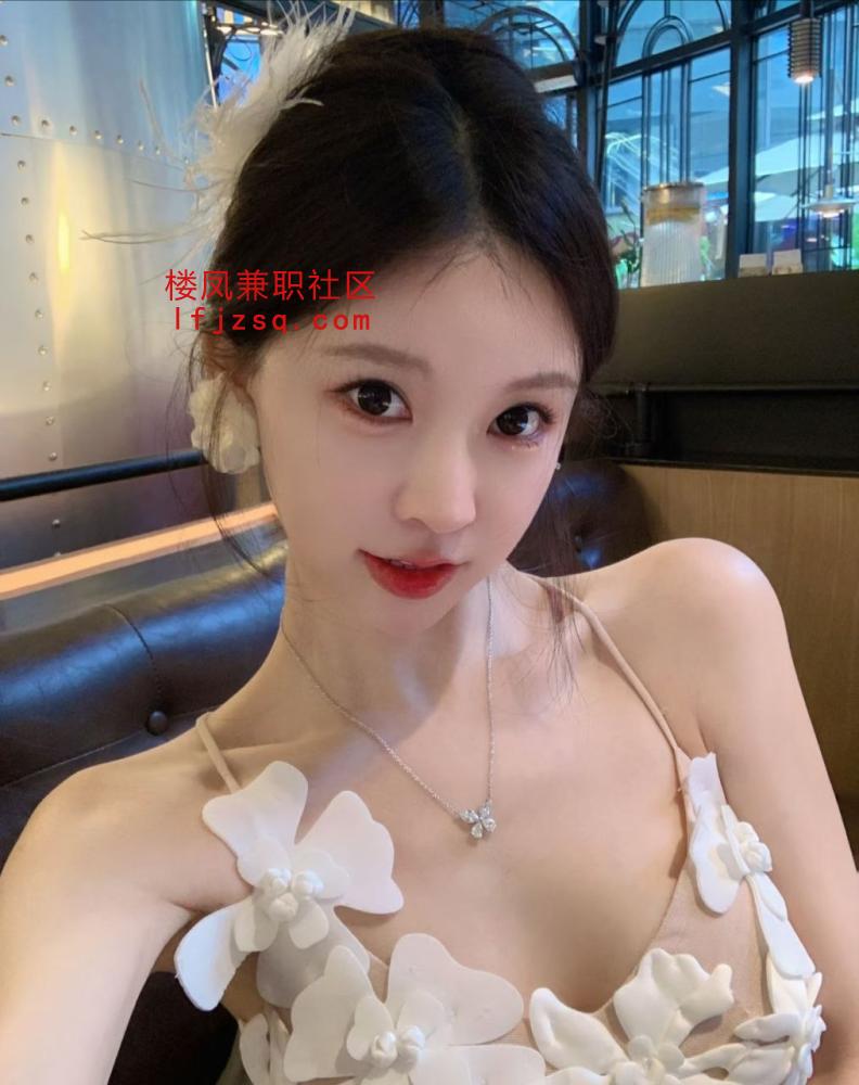 成都幼师白虎蜜桃臀各种诱惑