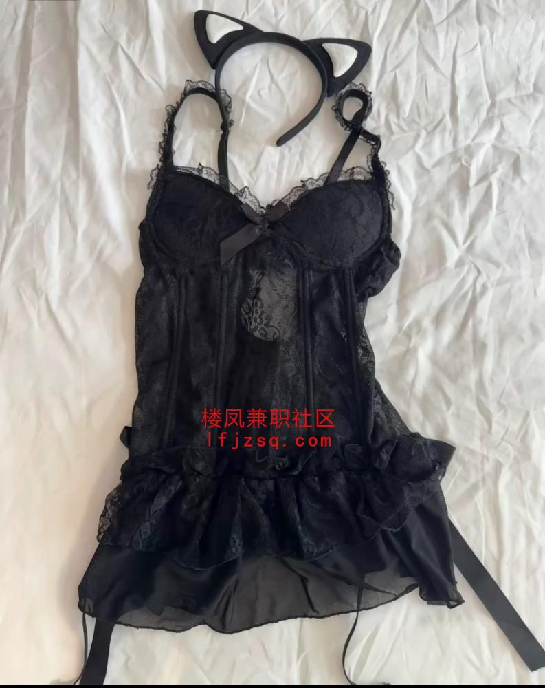 00后女上位骑乘边操边挤奶