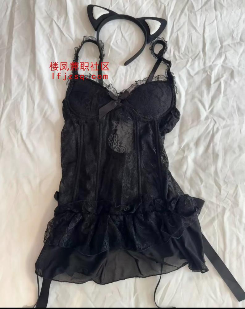 00后主打纯然少女粉胸马甲线蚂蚁腰酒杯腿蜜桃臀