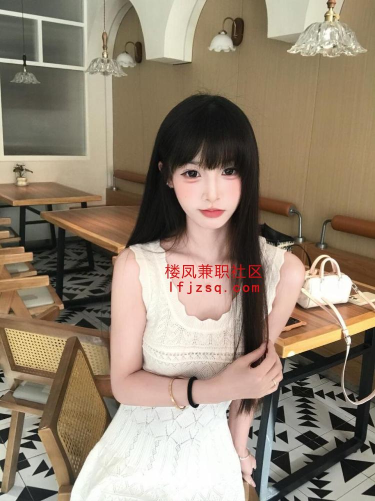 西安蜜桃臀风骚兔兔熟女