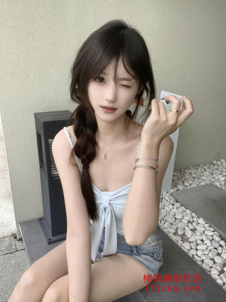 情趣诱惑小骚逼姿势多水多