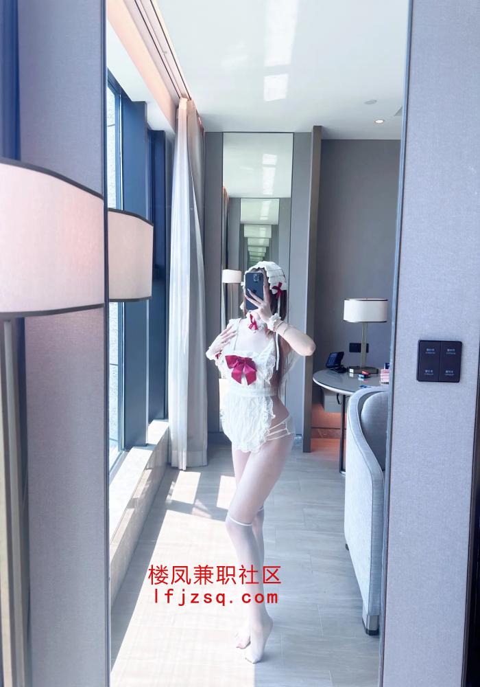 分享邢台出现身材很好的妹妹 裸体穿大衣接待
