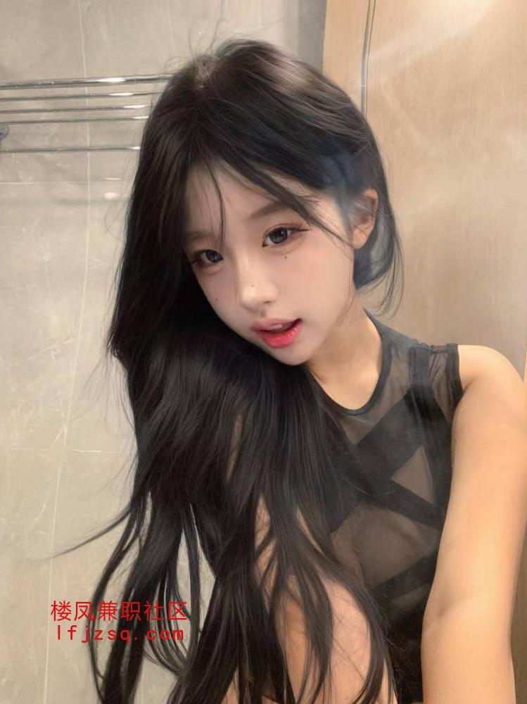 天然大胸能吸会夹的小妹