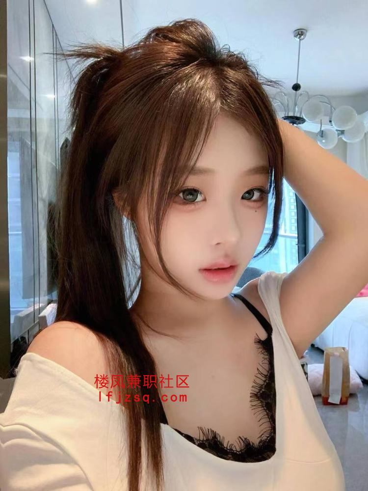 天然大胸能吸会夹的小妹