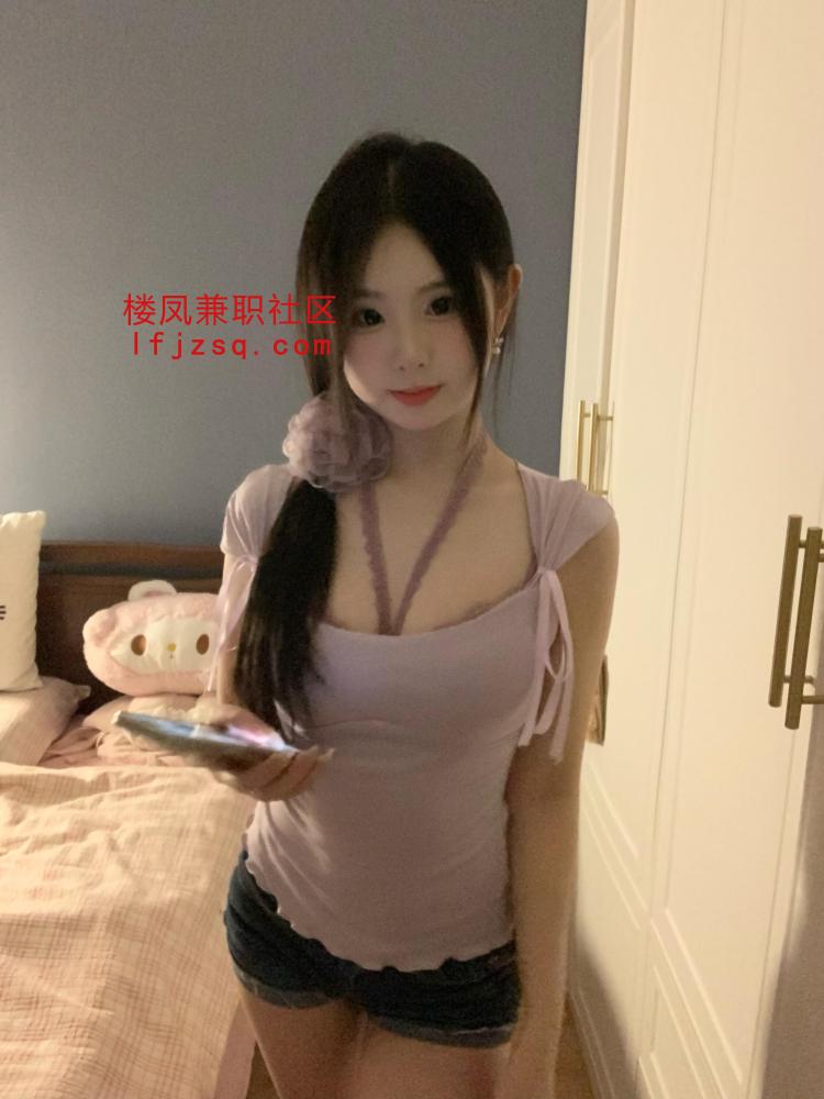 沙坪坝区刚下海小妹性格温柔 迷情投入粉嫩桃穴，极度敏感易湿 (可上门)